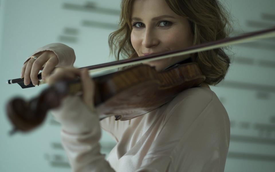 Lisa Batiashvili playing the violin