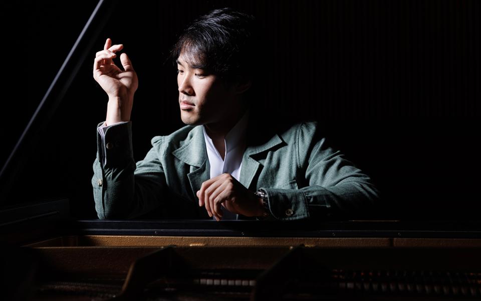 Bruce Liu sat at a piano